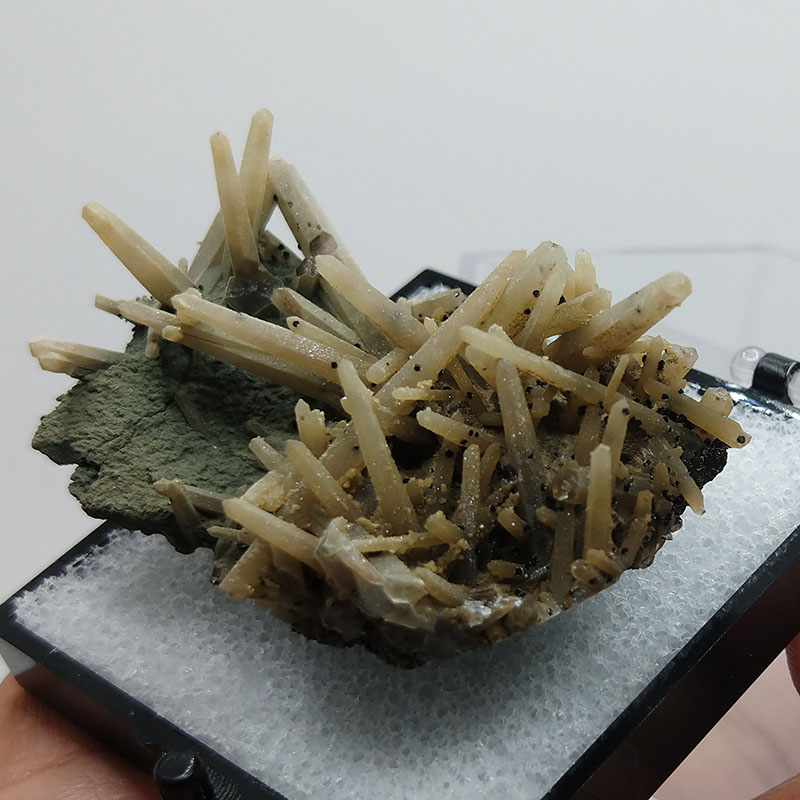 内蒙绿水晶矿物标本晶体晶簇晶洞花宝石原石原矿试验教学,水晶,镜铁矿